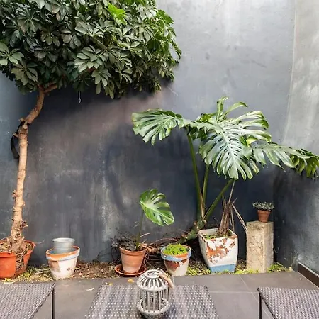 16 Rc - Patio * Lisbon